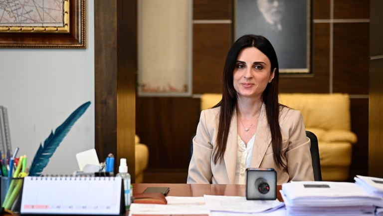 Zbulohen shifrat, Kryebashkiakja e Durrësit ia bëri rrogën vetes 2.9 milionë lekë