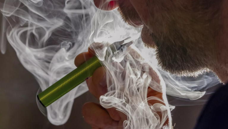 Belgjika bëhet shteti i parë i BE-së që ndalon shitjen e cigareve elektronike vape