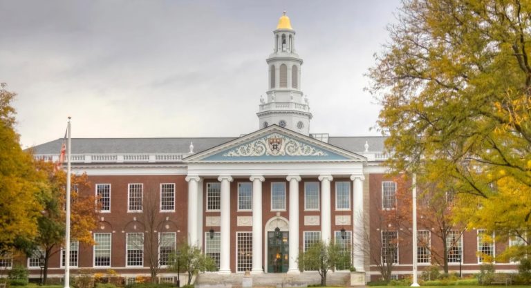 Universiteti i Harvardit, shkollim falas për familjet që fitojnë më pak se 200 mijë dollarë në vit