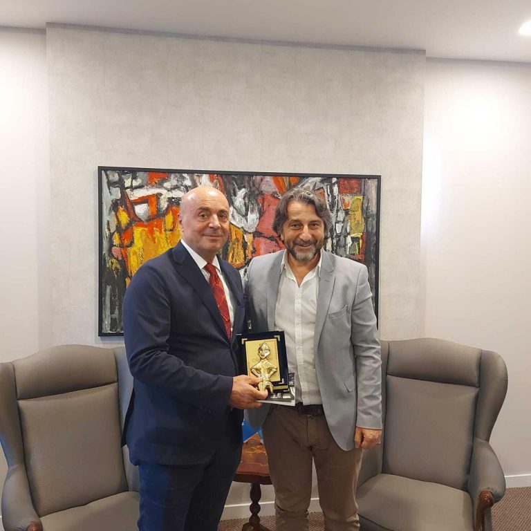 Komuna e Prishtinës nderon me “Çmimin e Mirënjohjes” Avni Ponarin
