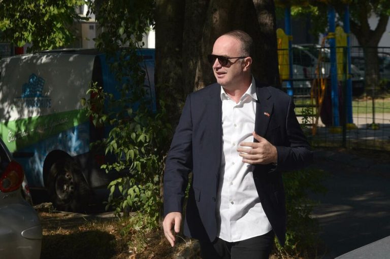 Tronditet Mali i Zi, Zv/kryeministri shqiptar Nik Gjeloshaj nën akuzë për kërcënim të Presidentit