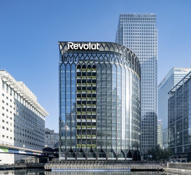Revolut arrin 4 milionë klientë në Itali dhe bëhet banka e pestë