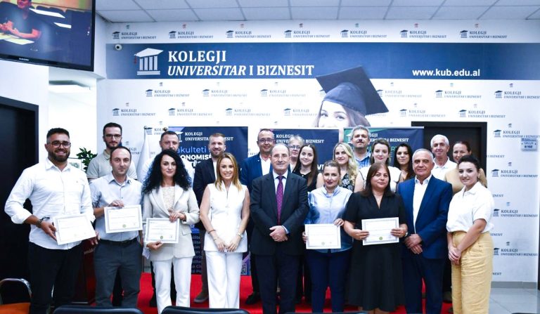 Komisioneri Dervishi merr pjesë në ceremoninë e shpërndarjes së certifikatave të para të trajnimit për Nëpunësit e Mbrojtjes së të Dhënave Personale