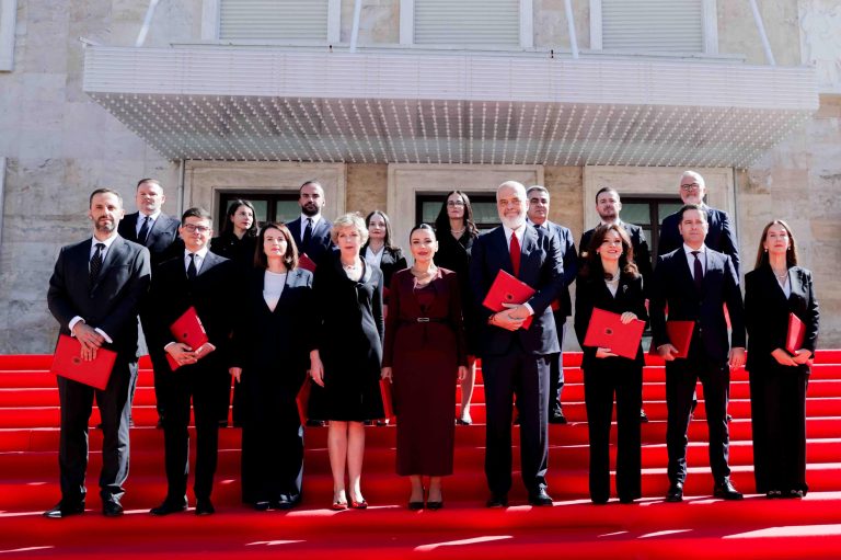 Qeveria nis punën, pas betimit në presidencë zhvillon mbledhjen e parë