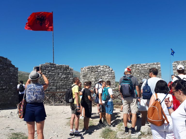 Të huajt shpenzuan në Shqipëri 2.1 miliardë euro në 6-mujorin e parë të vitit