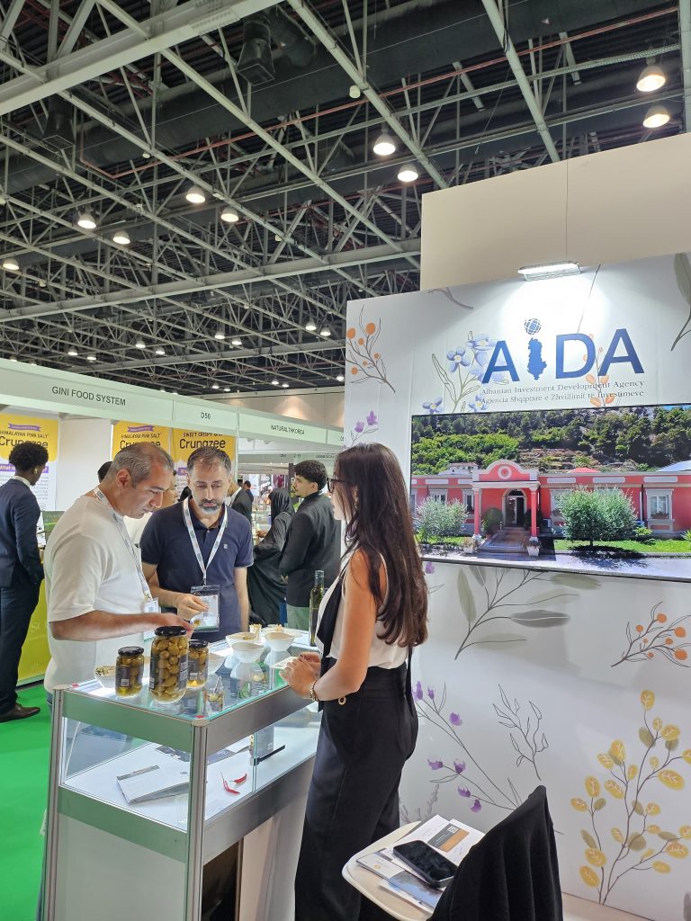 Shqipëria eksploron tregjet arabe, produktet “Made in Albania” prezantohen në Panairin e Dubait