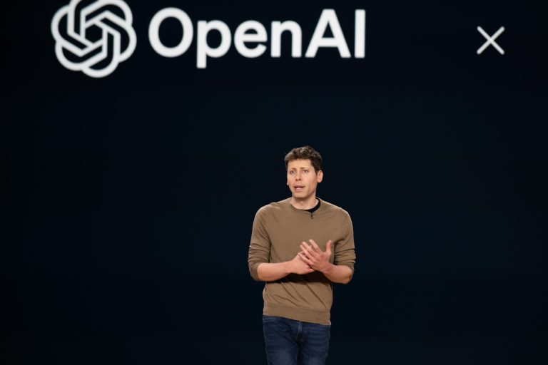 CEO i OpenAI ofron 555 mijë dollarë për punën “më sfiduese në botë”