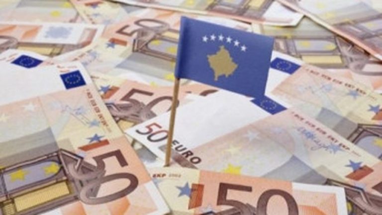 Mbi 1 miliard euro fonde “të ngrira”, kriza politike në Kosovë e dëmtoi ekonomikisht në 2025