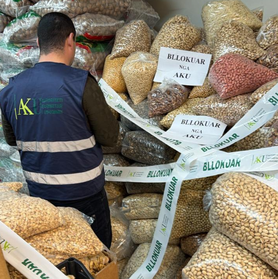 AKU gjobit 7 subjekte në tregun agroushqimor të Tiranës për shkelje të sigurisë ushqimore
