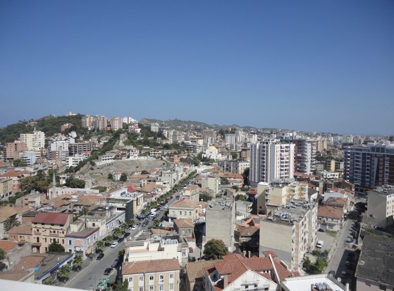 Ministria e Ekonomisë jep me qira për 20 vite mbi 30 mijë m² truall dhe ndërtesë në Durrës