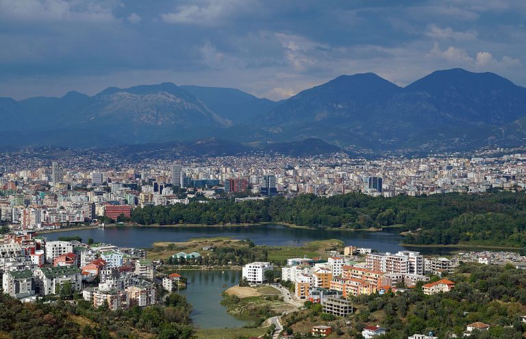 Rreth 3500 vendime legalizimi ende të patërhequra në Tiranë dhe Kamëz, emrat e përfituesve