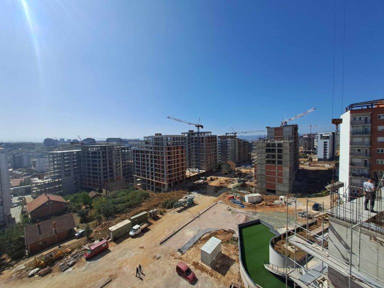 Shpenzimet për paga rritën kostot e ndërtimit në 2025, bien materialet