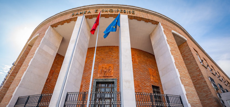 Konsumatorët bëhen pesimistë, bie besimi në ekonomi në muajin prill