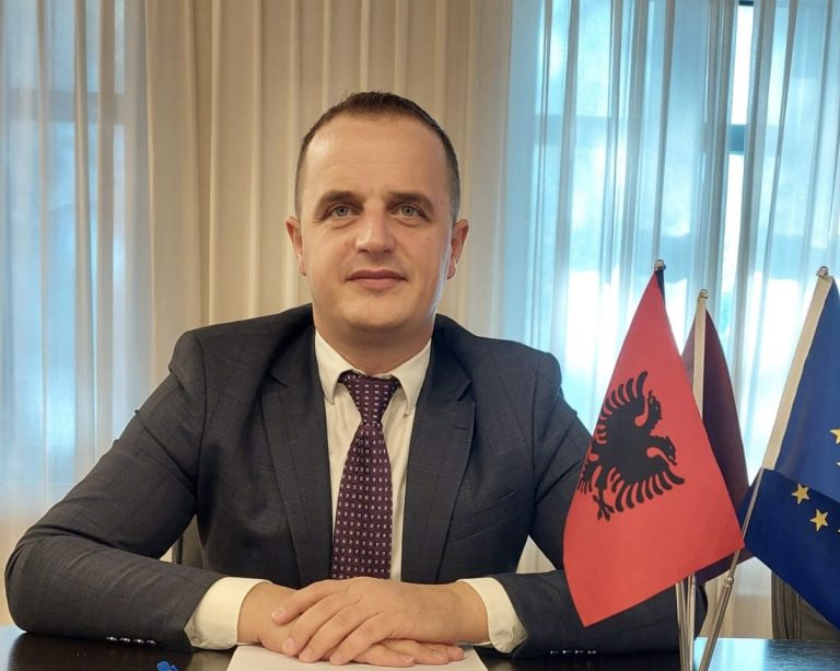 AKEP: Heqja e tarifave roaming me BE-në, proces me kosto financiare, por me përfitime për qytetarët
