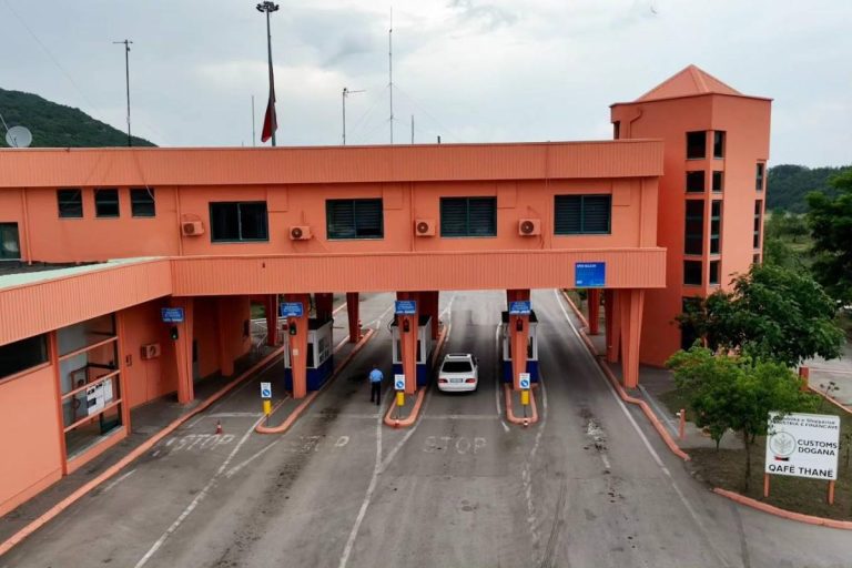 Lehtësohet lëvizja mes Shqipërisë dhe Maqedonisë së Veriut, Shkupi miraton sistemin “One Stop Shop”