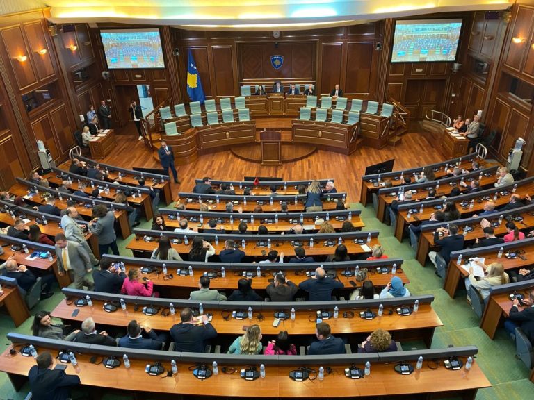 Pagat kalimtare, mbi 150 mijë euro në muaj për ish-deputetët në Kosovë