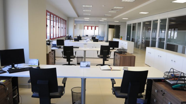Mbi 11 mijë vende vakante në administratë në 2025  shteti nuk po plotëson dot stafin
