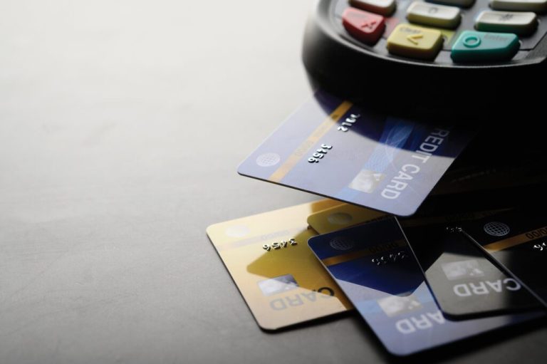 Pagesa mbi 2000 euro vetëm përmes bankës, hyn në fuqi kufizimi në Kosovë
