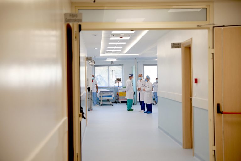 Shëndetësia ka nevojë për ilaçe, pajisje e kushte, por investimet u realizuan vetëm 47.8% e buxhetit fillestar në 2025