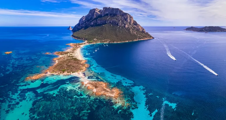 Edhe Italia si Shqipëria, miraton resortin luksoz në Sardenja në një zonë të mbrojtur