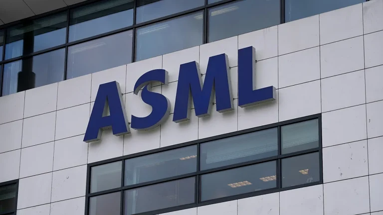 ASML rrit parashikimin në 45 miliardë euro, bumi i AI-së shtyn kërkesën për çipa