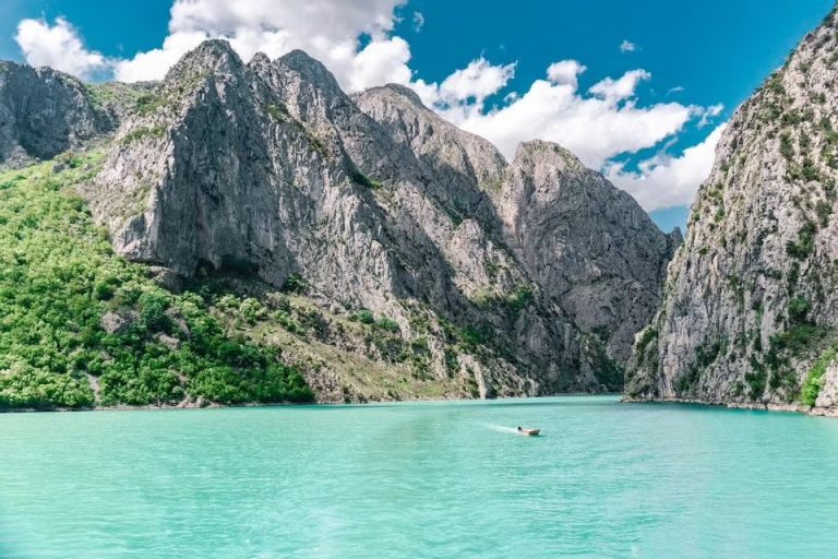 Nga qytetet e UNESCO-s te plazhet e Jonit, media italiane zbulon 15 mrekullitë e Shqipërisë
