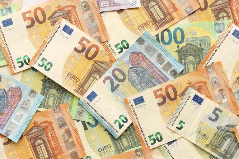 Euro në ligj, leku në provë, ekspertët paralajmërojnë se Shqipëria nuk është gati për monedhën evropiane