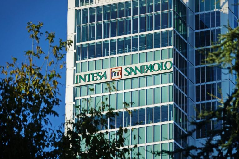 Intesa Sanpaolo zgjeron këshillimin financiar në Evropën Qendrore e Lindore dhe Egjipt