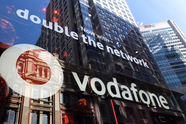 Miliarderi francez bëhet aksioneri më i madh i Vodafone pas marrëveshjes prej 6 miliardë dollarësh